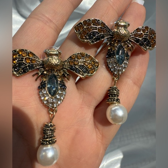 Vintage Gold and Black Bee Earrings with Pearl Drop - Picture 3 of 10